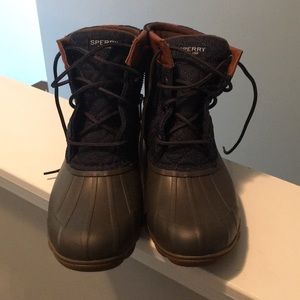 Like new women’s Sperry waterproof boots